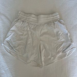 Lululemon Hotty Hot White Shorts 4”